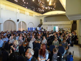 Rund 160 Teilnehmende nahmen in der Bürgerhalle in Coesfeld an der Tagung "Lebendige Gewässer" teil.